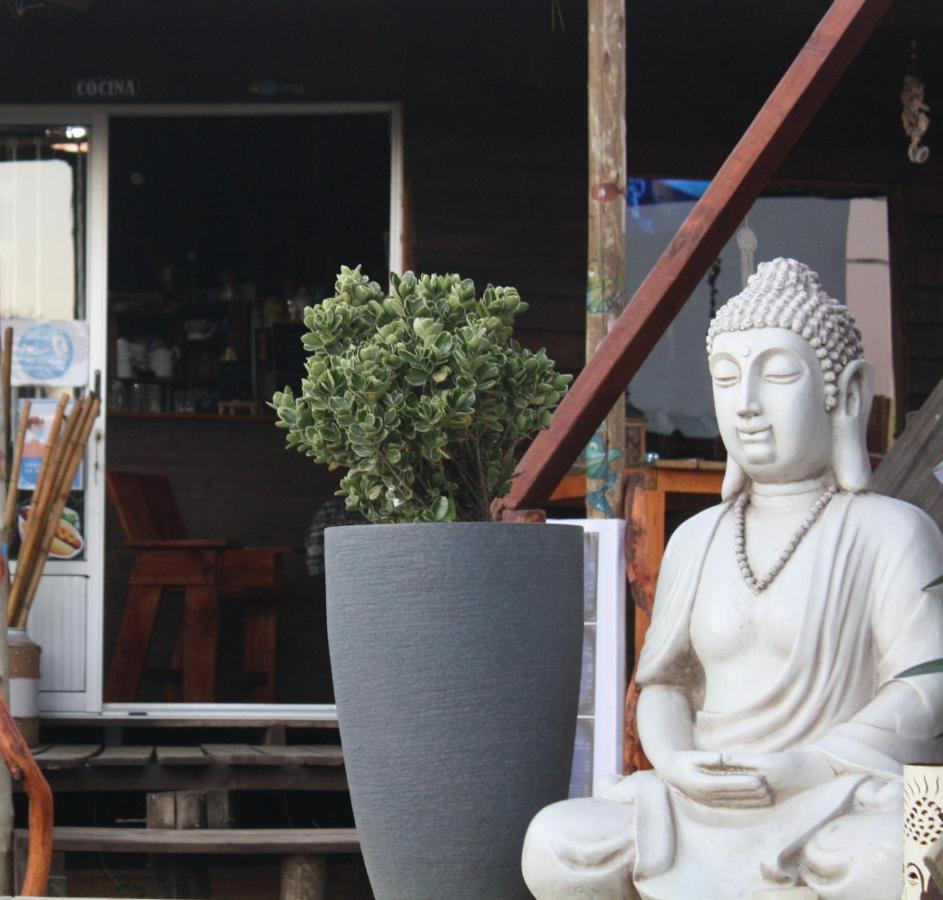 Posada Hostel La Piedra Mistica ลาเปเดรรา ภายนอก รูปภาพ