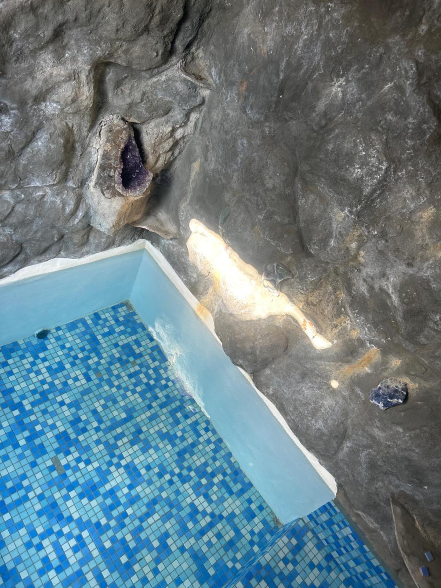 Posada Hostel La Piedra Mistica ลาเปเดรรา ภายนอก รูปภาพ